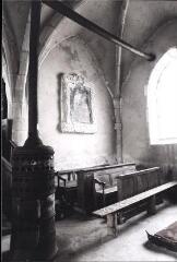 Urville - église de la Translation-de-Saint-Martin. – Vue de la plaque commémorative d'une messe de requiem - XVIIIe siècle.