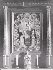 Vagney - église Saint-Lambert. – Vue d'un autel secondaire et de son retable ; tableau représentant Notre Dame du Rosaire - XVIIe siècle.