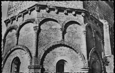 Vicherey - église Saint-Remi. – Vue rapprochée sur l'abside.