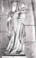 Vicherey - église Saint-Remi. – Vue d'une statue de Vierge à l'Enfant - XIVe siècle.