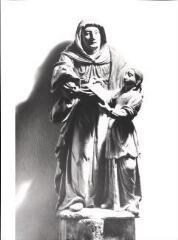 Vittel - église Saint-Remi. – Vue d'une statue représentant l'Éducation de la Vierge par sainte Anne - XVIe siècle.