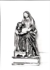 Vrécourt - presbytère. – Vue d'une statue représentant l'Éducation de la Vierge par sainte Anne - XVIIIe siècle.