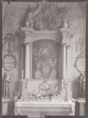 Autel secondaire non localisé. – Vue du retable ; tableau représentant Notre Dame du Rosaire.