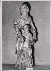 Épinal - basilique Saint-Maurice. – Vue d'une statue représentant l'Éducation de la Vierge par sainte Anne - XVIIe siècle.