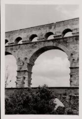 Vers-Pont-du-Gard. – Vues du pont du Gard.