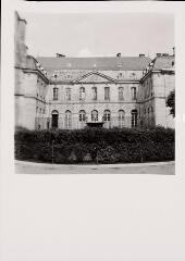 Remiremont. – Vues de l'hôtel de ville (ancien palais abbatial).