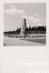 Les Rouges-Eaux. – Vue du monument aux résistants du col du Haut-Jacques.