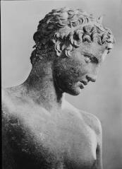 Athènes - musée national archéologique. – Statue de la tête de l'éphèbe de Marathon.
