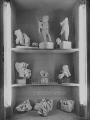 Musée de la société archéologique de Lorraine. – Collections archéologiques antiques : fragments de statues et bas-reliefs.