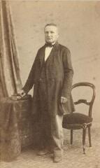 1 vue Portrait d’Alcide Pomme, marchand d’étoffes à Lamarche (décédé à Lamarche à Pâques ; grand-père de Charles Germain).