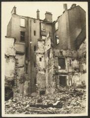 1 vue  - Campagne de France.– Vue des ruines d\'immeubles ravagés par les combats à Épinal. (ouvre la visionneuse)