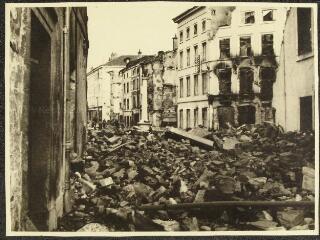 1 vue  - Campagne de France.– Vue de la rue du Boudiou jonchée de débris après les combats. (ouvre la visionneuse)