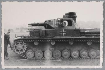 1 vue  - Campagne de France (1940).– Char allemand Panzer IV [de la 6e Panzer division stationnant aux environs de Remiremont]. (ouvre la visionneuse)