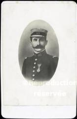 1 vue  - Cornimont.– Portrait en buste du commandant Ionett Alfred, du 163ème régiment d\'infanterie. (ouvre la visionneuse)